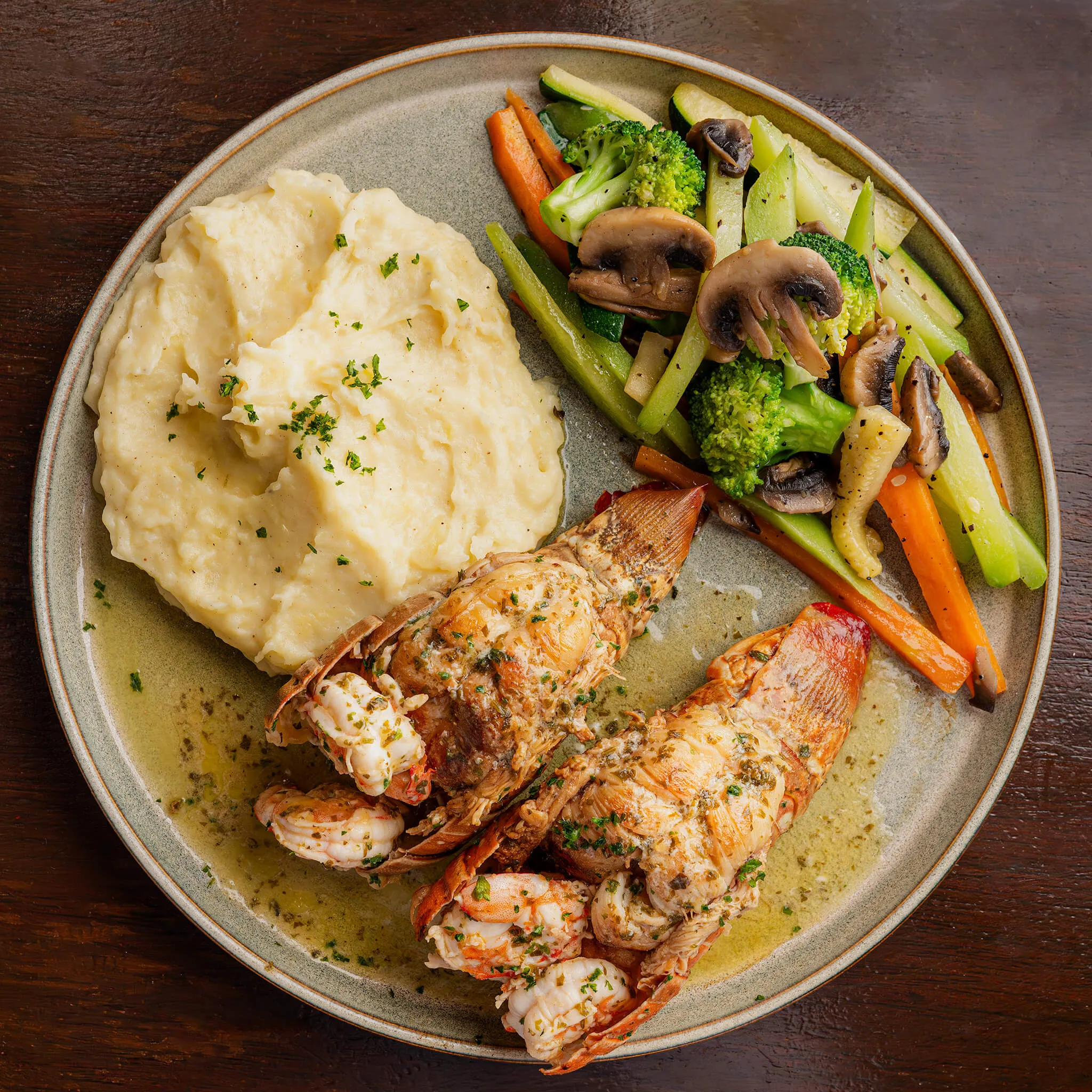 Cola de Langosta rellena de camarones